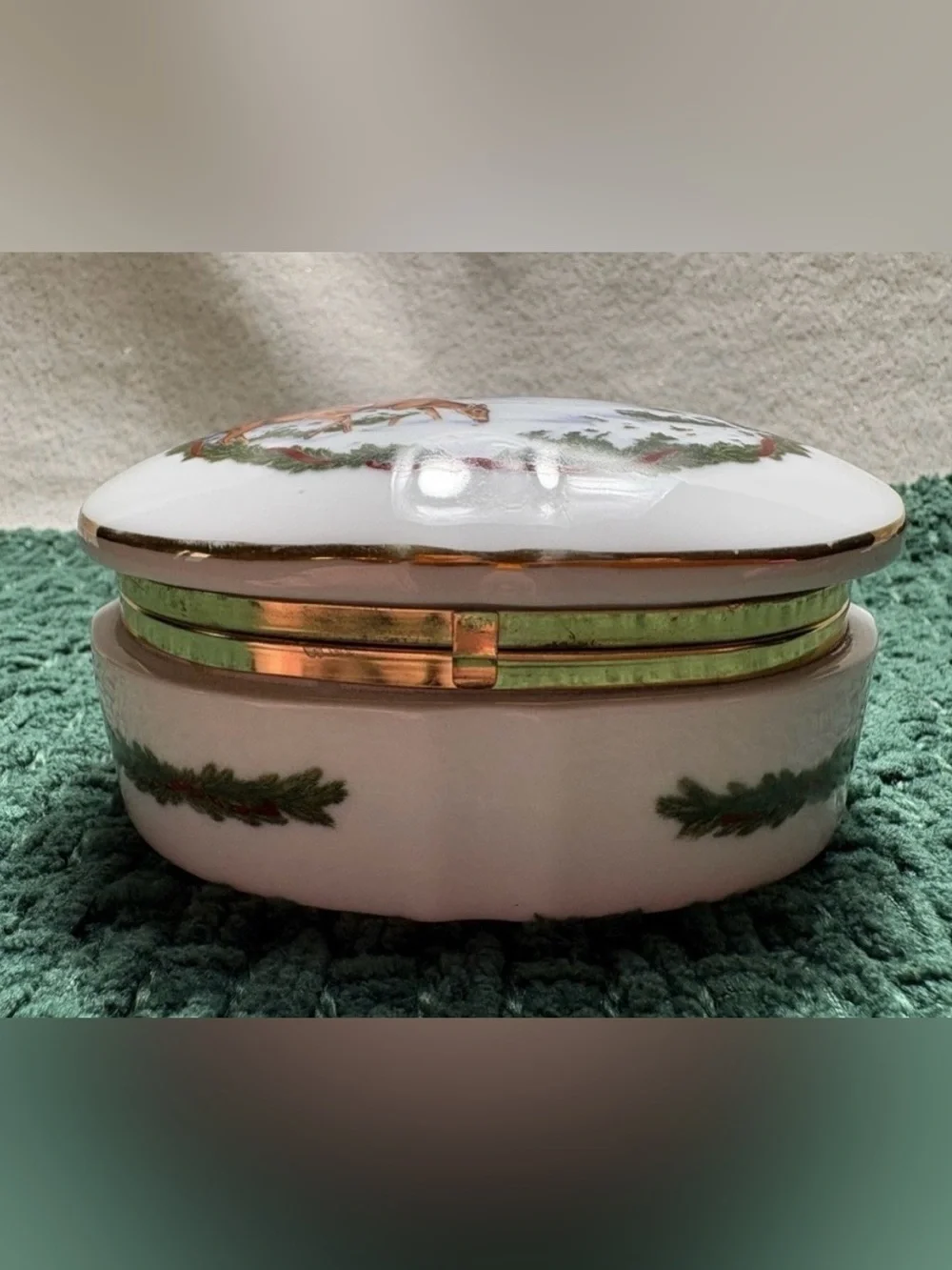 Vintage 1986 Heritage House “Melodies of Christmas” Porcelain Trinket Music Box